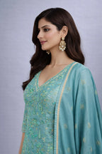 pista  traditional outfit